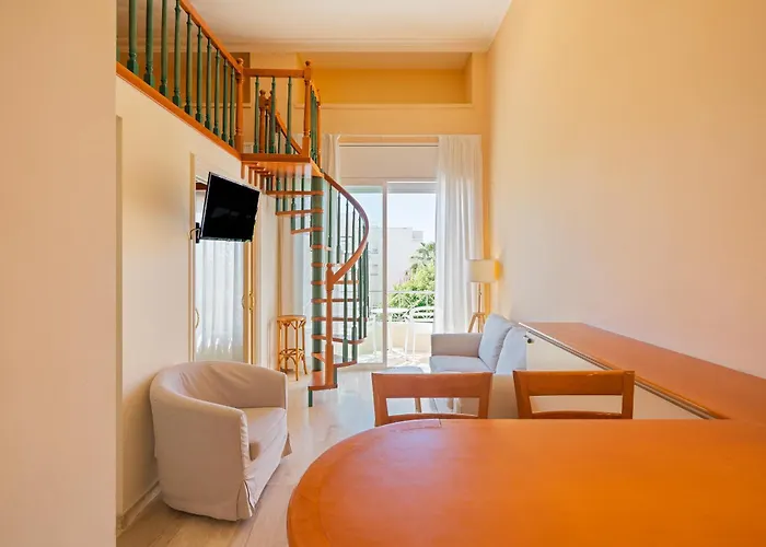 Marea Hotel Отель Виланова-и-ла-Желтру