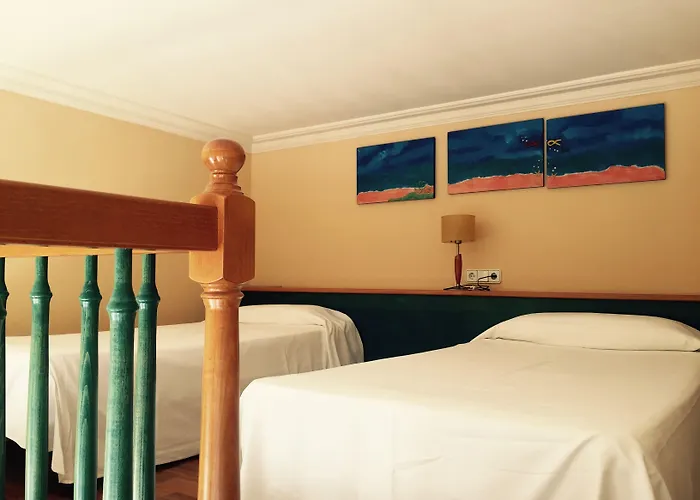 Marea Hotel Отель Виланова-и-ла-Желтру